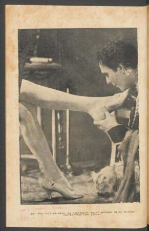 Em "The cat's pajamas" da Paramount, Betty Bronson deixa Ricardo Cortez tirar uma "linha". - [Ilustração]