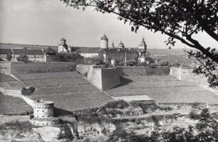 Würzburg, Festung Marienberg : Würzburg. Festung Marienberg. Ansicht über die Leisten von Südwesten