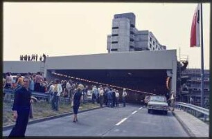 Übergabe der Autobahnüberbauung Schlangenbader Straße