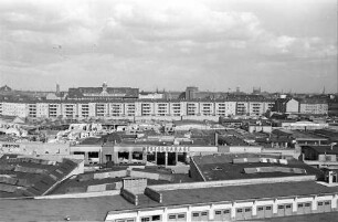 Berlin: Blick vom Haus Seesener Straße über die Garagen