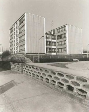 Tauche. Erich-und-Charlotte-Garske-Schule. Schulgebäude