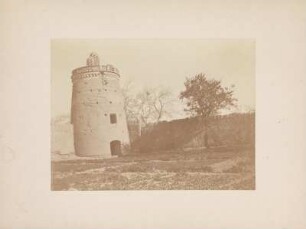 Taubenturm : Ein Taubenturm als Teil einer Stadtmauer.
