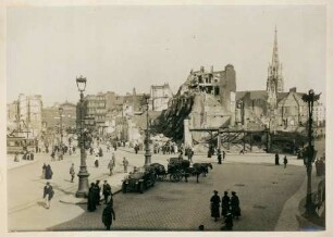 Foto eines zerstörten Stadtteils am Theaterplatz in Lille