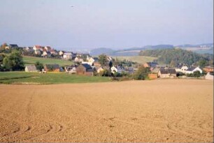 Blick auf den Ort und in die Landschaft