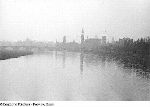 Stadtsilhouette mit Augustusbrücke, Brühlscher Terrasse, Residenzschloß, Katholischer Hofkirche und Opernhaus