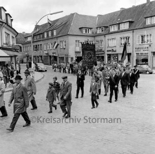 Deutscher Gewerkschaftsbund (DGB): Bad Oldesloe: Besttorbrücke: Veranstaltung zum 1. Mai (Tag der Arbeit): Umzug