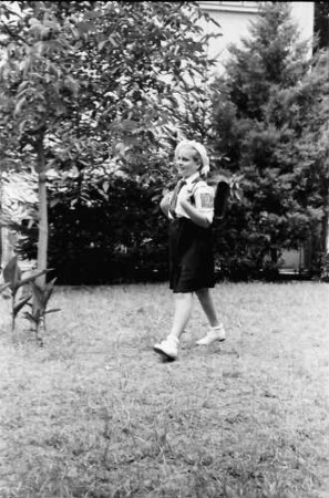 Bukarest: Haus Meixner, Lilian Meixner in Schuluniform