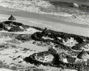 Fuerteventura, an der Küste von Jandia, typische Sandburgen