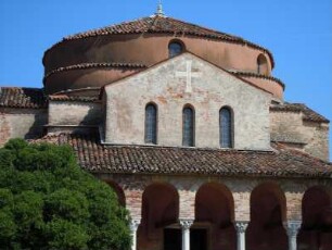 Venedig - Santa Fosca : Aussenansicht der frühchristlichen griechisch-byzantinischen Kirche S. Fosca. Aufgenommen am 25. Juni 2010 auf der Insel Torcello in der Lagune von Venedig