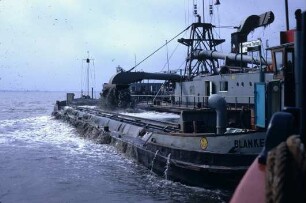 Klappschute wird beladen