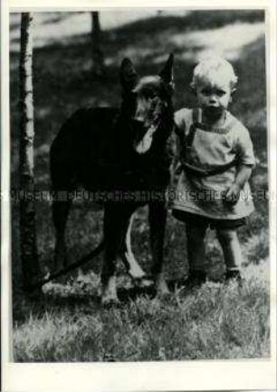 Etkar André jun. mit Hund Ajax