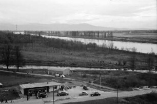 Breisach: Blick vom Eckartsberg auf Zollhaus und Rhein