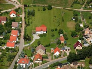 Holzkohlenherstellung in Rietschen, Kohlenmeiler : Handwerkstechniken - Kohlen- und Pechbrennerei. Ort: Rěčicy / Rietschen. Kohlenmeiler aus dickem Holz.