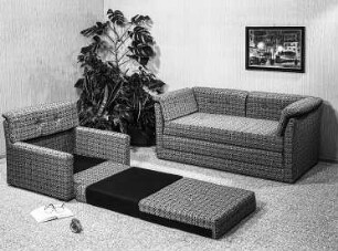 Sitzgruppe : Leipzig. Leipziger Herbstmesse, 1986. Sitzgruppe. Holz, Polsterung mit Mischgewebebezug (1986; VEB Möbelkombinat Zeulenroda-Triebes (ZEUTRIE))