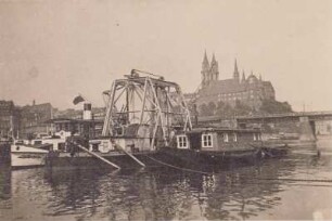 Meißen, Taucherschiff auf der Elbe mit Blick auf die Burg