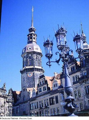 Dresdner Hofkirche und Schloß : Schloß und Straßenlaterne