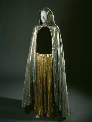 Silbernes Cape und goldenes Kleid (Archivtitel)