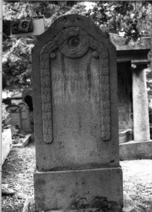 Grabstein 236 (Index: 99618360) Maße HxBxT: 143x62x20 cm Symbolik: Verzierungen: Grabstein 236