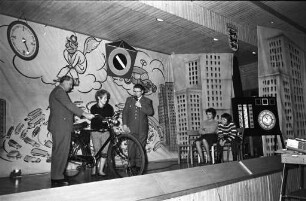 Verkehrsquiz der Landespolizei Nordbaden für Schülerinnen des Lessing-Gymnasiums.