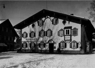 Oberammergau (Oberbayern). Ansicht des Gasthofes "Alte Post", mit bayrischer Fassadenmalerei