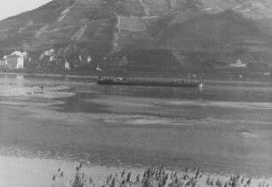 Niedrigwasser Dezember 1955 am Rhein bei Bacharach