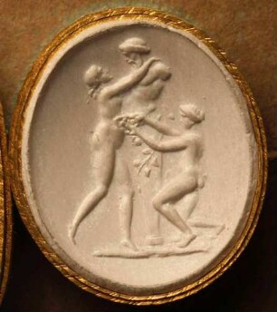 Zwei Mädchen krönen die Herme des Priapus (Daktyliothek, Das Alterthum nach Lippert und Visconti)