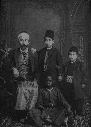 Familienportrait (Orientaufnahmen 1892/1903)