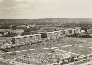 Dresden. Blick vom Rathausturm nach Osten zu den Neubauten an der Grunaer Straße