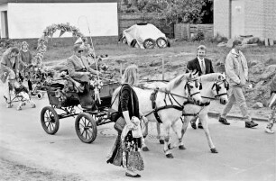 Hammoorer Volksfest: Bürgermeister Helmut Drenkhahn führt den Festzug mit Hammorer Musikzug an