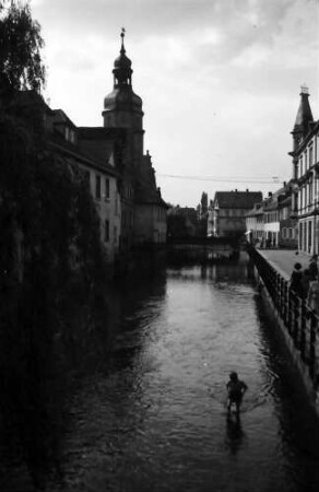 Ettlingen: Blick auf den Albbach mit Rathausturm