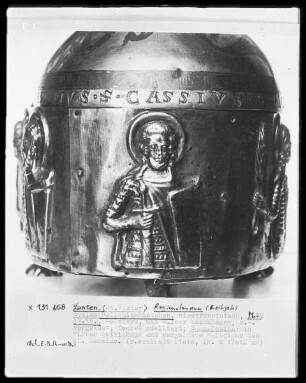 Reliquienkästchen mit Heiligenfiguren — Schmalseite: Heiliger Cassius
