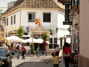 in der Altstadt befinden sich zahlreiche Gaststätten und Geschäfte
