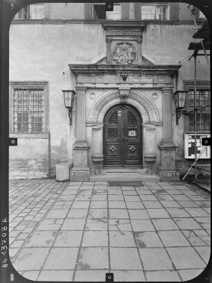 Rathaus, Portale