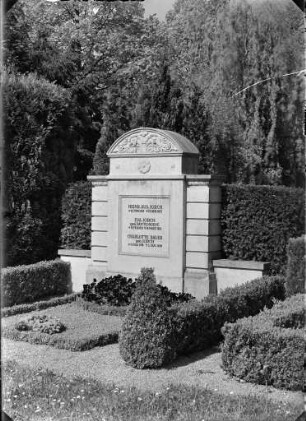 Grabmal der Familie Kirch