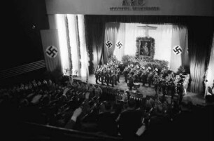 Bukarest: Aro, Feier zu Hitlers Geburtstag