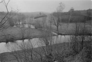 Schanze bei Niedergurig. Abschnittswall mit Pallisadenführung an der Wasserseite. : Hrodźišćo pola Delneje Hórki