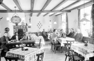 Glottertal: Gasthaus zum Hirschen; Gaststube mit Ofen