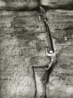 Sächsische Schweiz. Kleiner Zschand, Heringstein. Seilschaft Karlheinz Gonda und G. Junghans bei der Erstbegehung des (Märchentürmer-)Pfingstweges, 17.05.1948