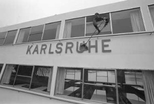 Fahrgastschiff Karlsruhe. Vorbereitungen für die Fahrgastsaison
