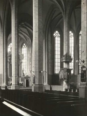 Torgau. Stadtkirche St. Marien. Inneres mit Kanzel (1582)