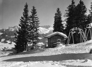 Winterbilder. Hütte im Gebirge