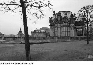 Dresden-Altstadt. Zwinger (1709-1728; M. D. Pöppelmann, B. Permoser). Wallpavillon