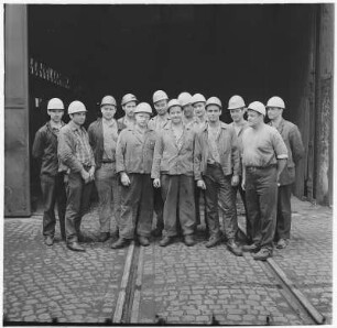 Brigade "Karl Marx" Schmiede; Vakuumstahlwerk Außenaufnahmen; Hauptsozialgebäude Außenaufnahmen