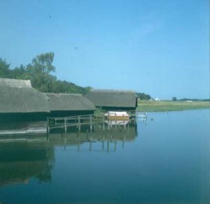 Prerow. Pfahlbauten als Bootshäuser
