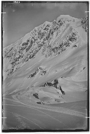 Stubaier Alpen. Abfahrt mit Trögler