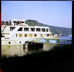 Rüdesheim: Ankunft M.S. Prinses Margriet, mit Landungssteg