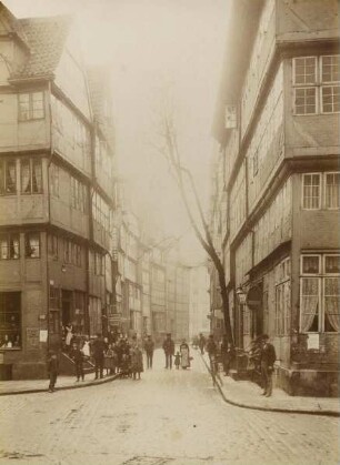 "Pickhuben vom Altstädter Neuer Weg aus gesehen" aus der Mappe "Hamburg 1883. Aufnahmen der niederzulegenden Stadttheile“