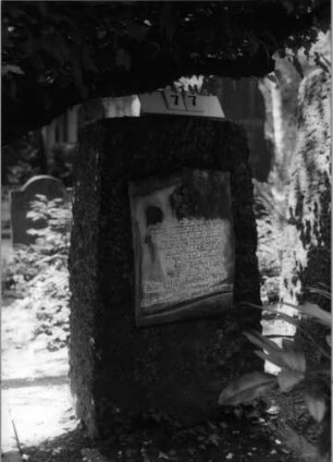 Grabstein 77