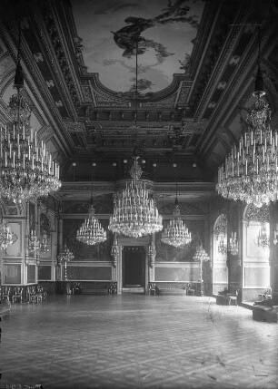 Residenzschloss Dresden, Großer Ballsaal : Dresden. Residenzschloss, Nordflügel. Großer Ballsaal (1846; O. v. Wolframsdorf). Ansicht mit Decke (G. Fröhlich, 1893 verändert)