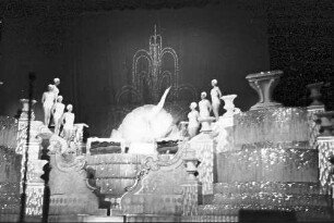 Scala: Lottie Mayers Wasserballett